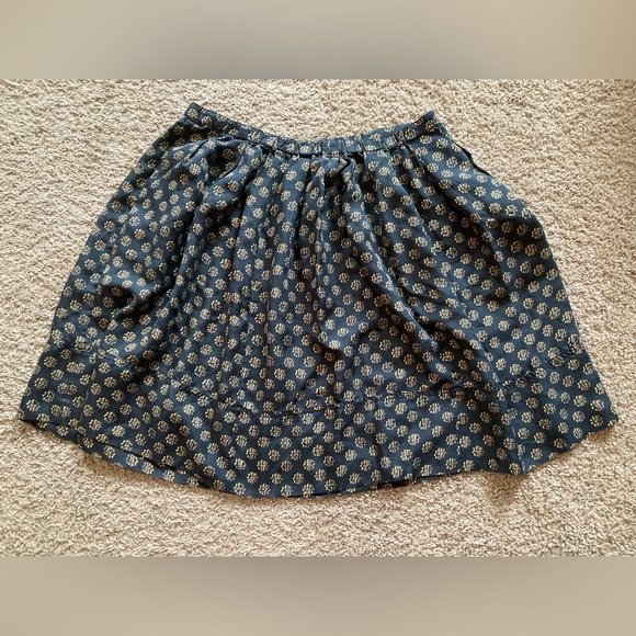 DKNY 100% Silk Floral Skirt. Size 10. - Picture 2 of 9